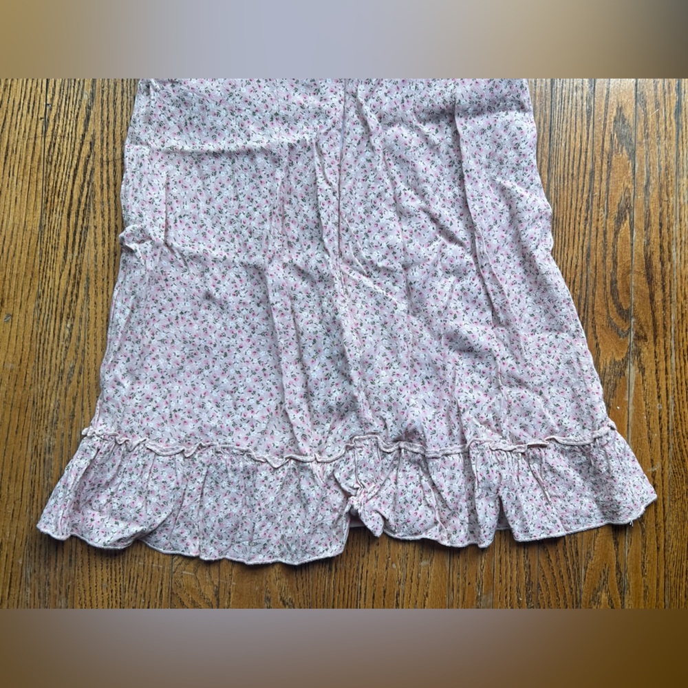 Pink brandy melville skirt selling cause it’s too small